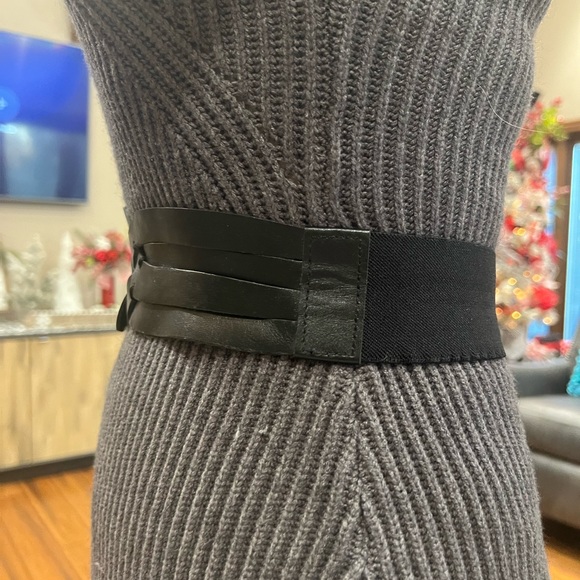 Black Leather and Elastic Snap Closure Belt Size L - Picture 3 of 3